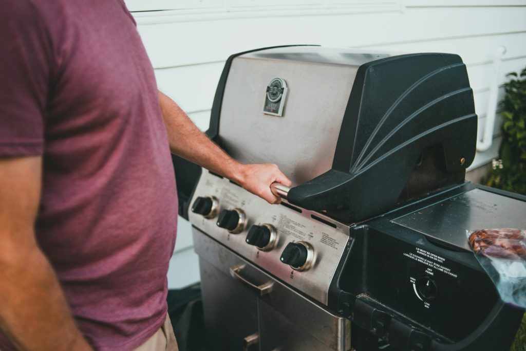 Det gamle rørleggertrik: Slik sjekker du om grillgassen snart er tom