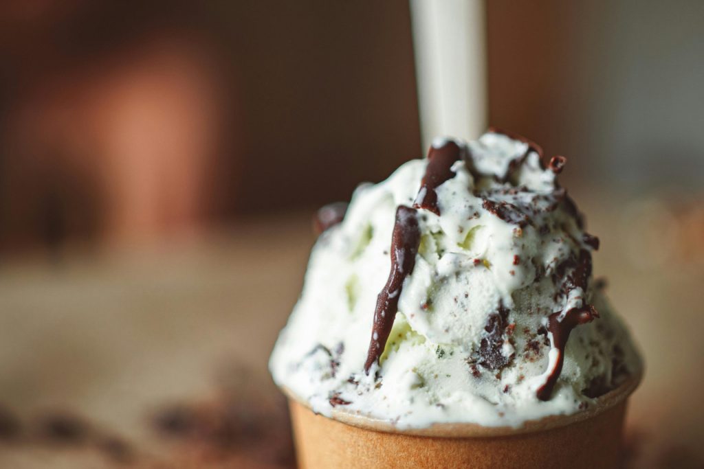 Slik lager du verdens enkleste isdessert med kun 3 ingredienser